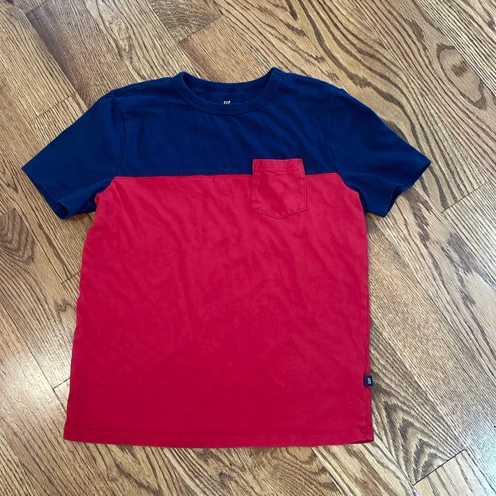 Boy’s Gap Kids T-Shirt. Size Medium 10-12. Excellent Condition.